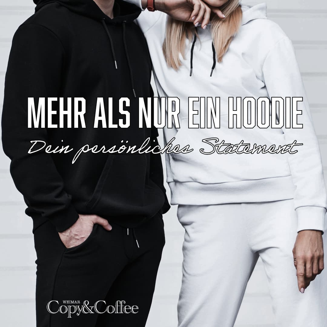 Paar in personalisierten Hoodies mit Aufdruck — Mehr als nur ein Hoodie